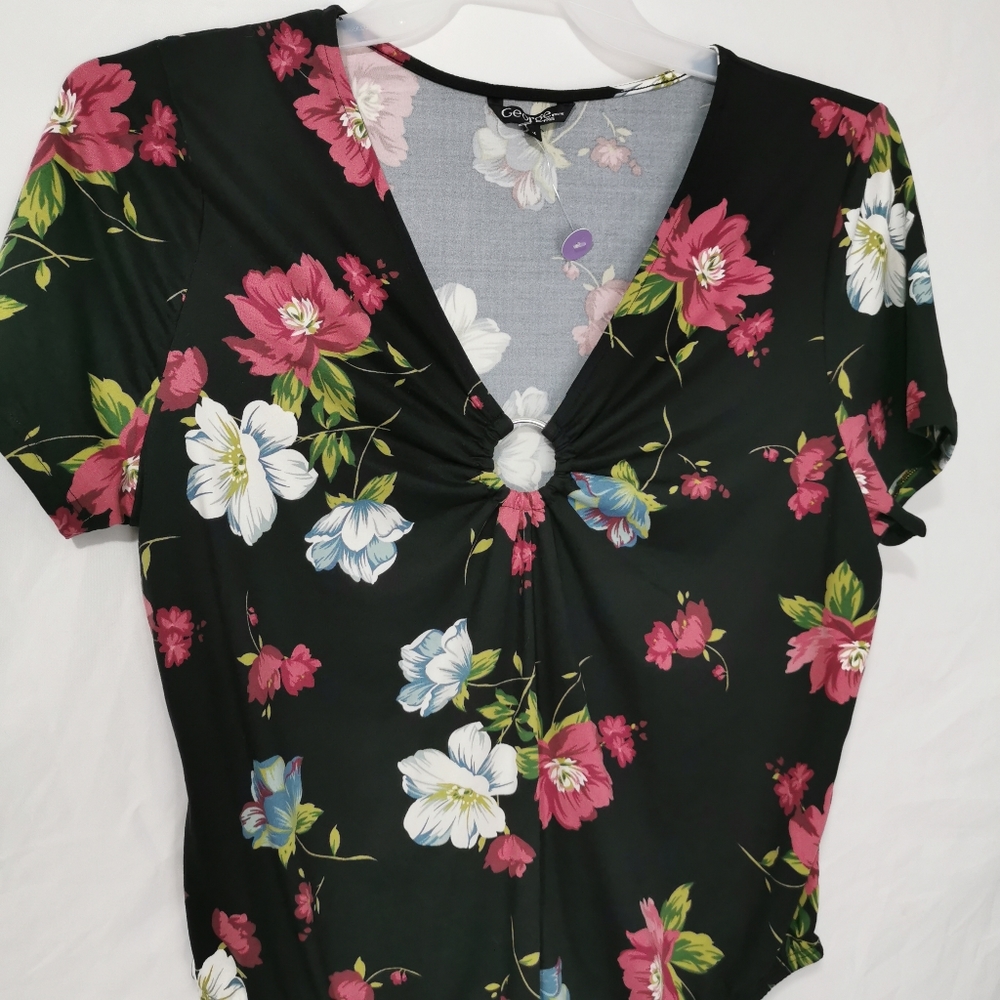 New Short Sleeved Floral Bodysuit - Picture 4 of 5